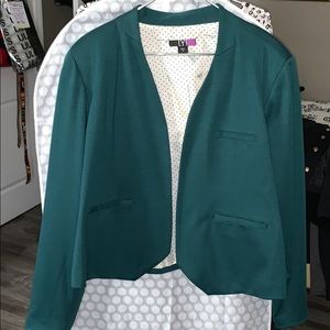 3X Green women’s jacket. Short length, lined.